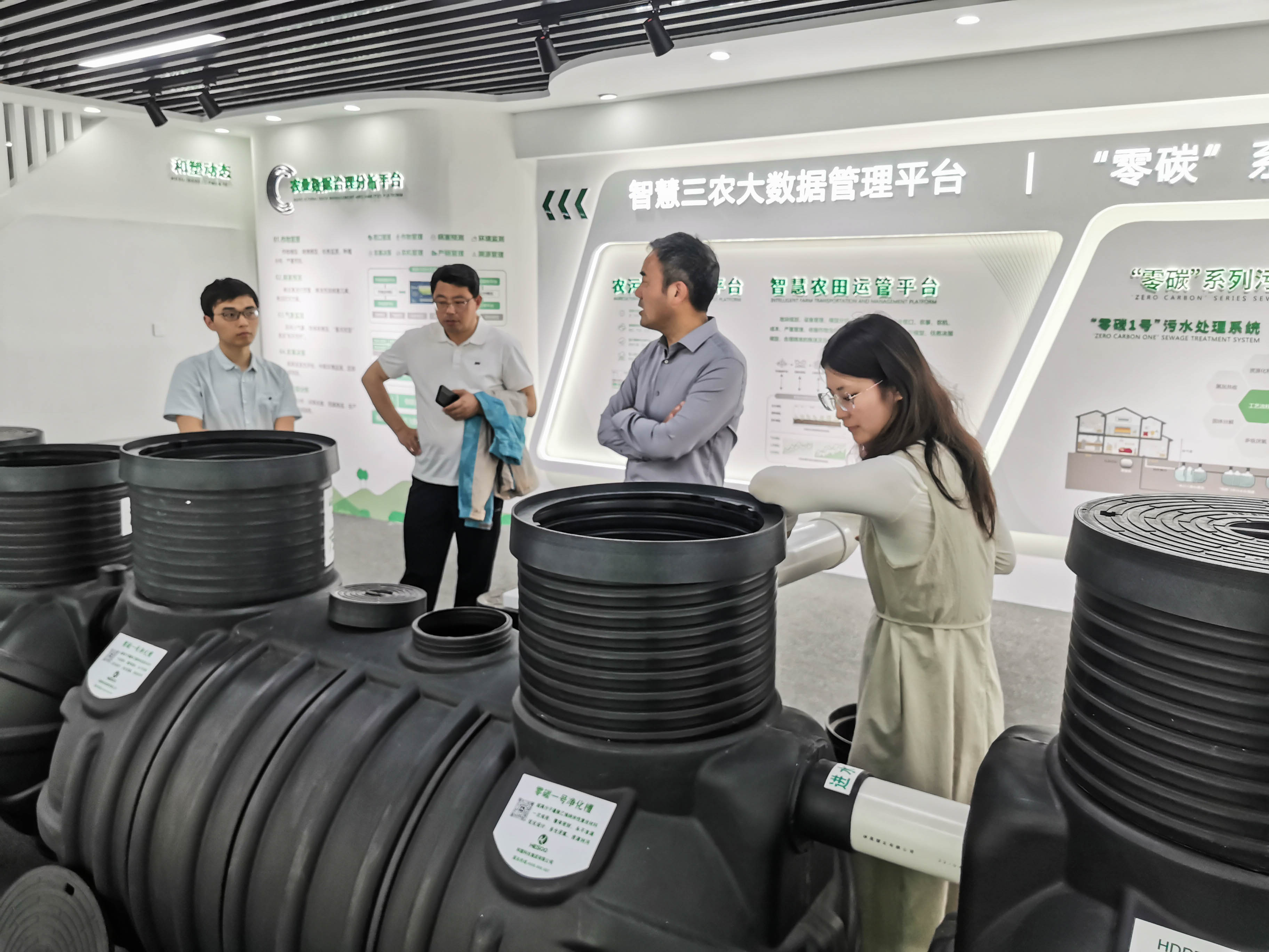 鹽都區(qū)住建等部門領(lǐng)導來我司參觀考察